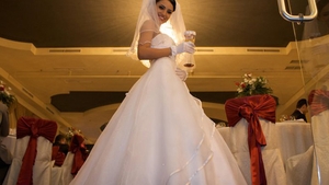 Adelina il vrea pe Varciu inapoi? A postat astazi fotografii pe Facebook cu ea in rochie de mireasa