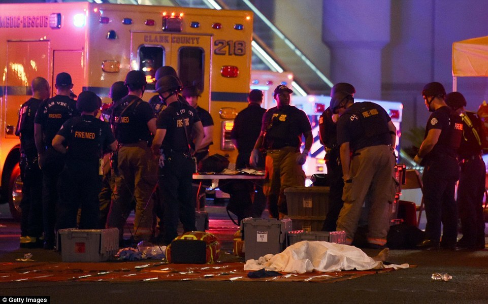 Masacru în Las Vegas! 50 de morţi şi peste 200 de răniţi!