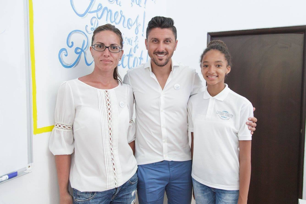 Jennifer, alături de mama ei şi de Ciprian Marica