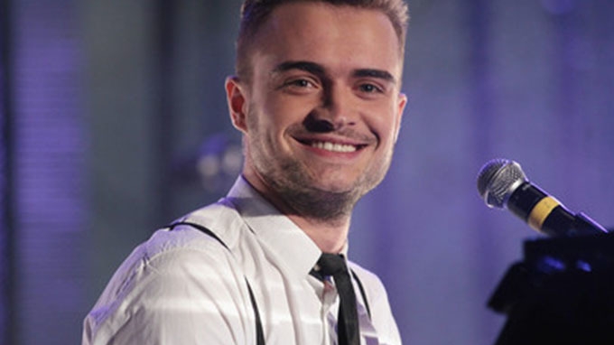 Ţi-l mai aminteşti pe CĂTĂLIN JOSAN, câştigătorul ”Megastar”? Artistul s-a fotografiat în tandreţuri cu o prezentatoare TV