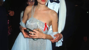 VEZI AICI Cum arata Angelina Jolie cand avea 10 ani