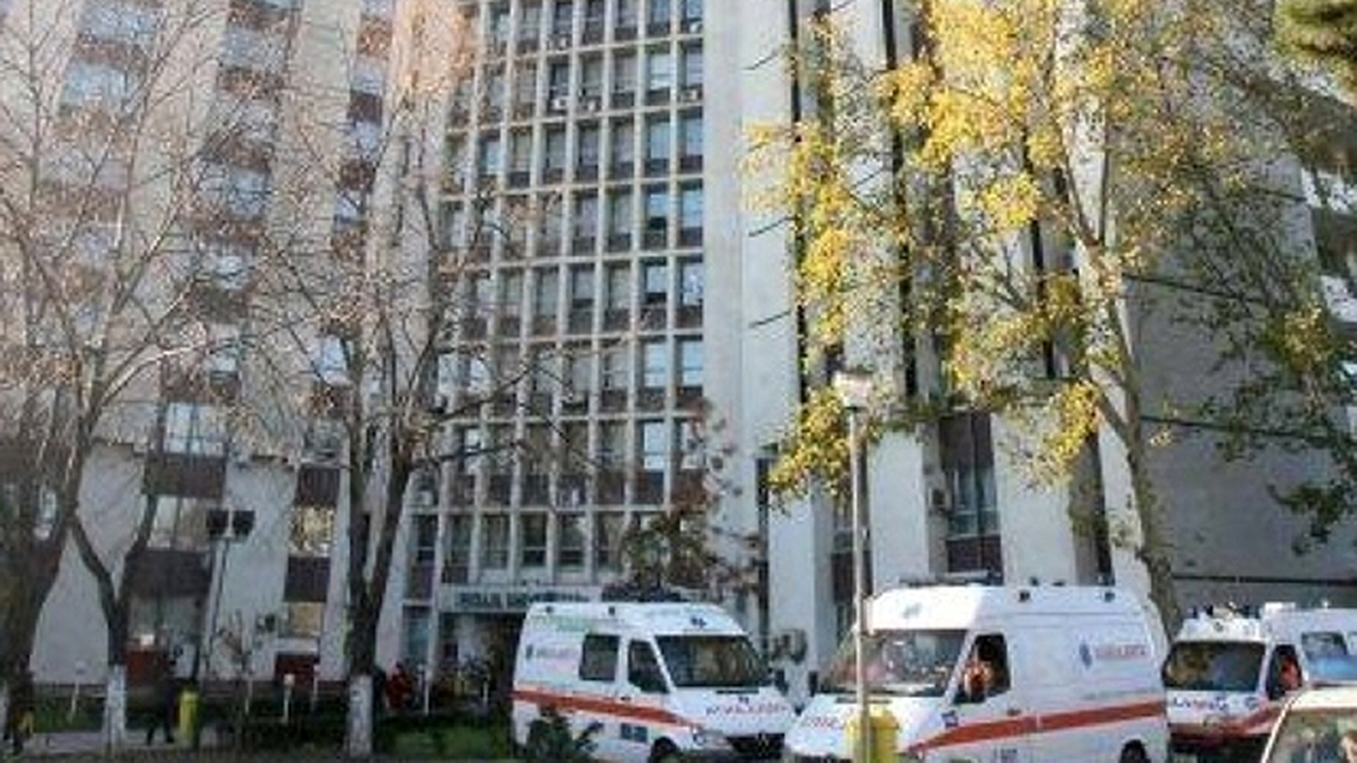 Tragedie la Spitalul Universitar! Un barbat s-a aruncat de la etajul 14. Afla coincidenta MACABRA din spatele acestei drame