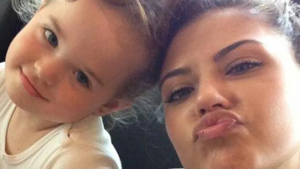 Antonia, pe patul de spital, la doar cateva momente dupa ce a nascut! Solista isi tine fetita in brate: Imi lipsesti