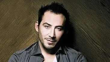 Stefan Stan a fost obligat in stil mafiot sa interpreteze aceeasi melodie trei ore. A cantat cu sabia la gat la o nunta de romi