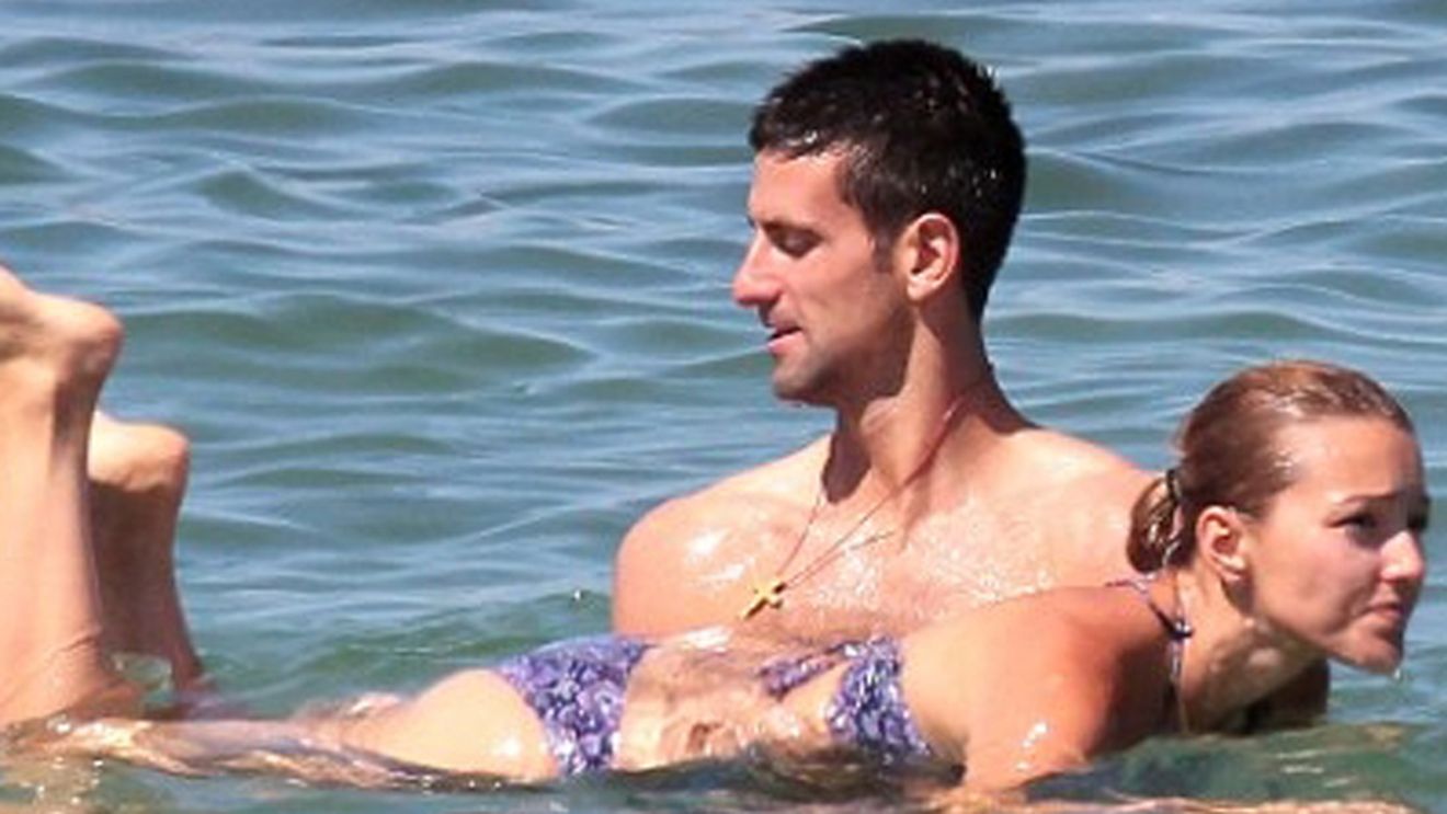 Nole Djokovic si-a rasfatat iubita in vacanta! S-au distrat de minune la Saint Tropez!