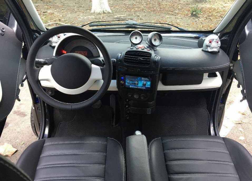 OANA ZĂVORANU îşi vinde maşina, dar cere de şase ori valoarea corectă! Cum arată „automobilul Satanei”