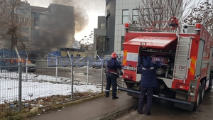 Alertă la sediul unei bănci din Bistrița: oamenii evacuați, după ce clădirea a fost acoperită de fum