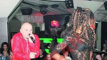 Meniul lui Puya la concert: vin rosu cu negresa la desert