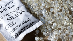 Cu siguranţă ai găsit şi tu pliculeţe de silicagel în pantofi. La ce se folosesc, de fapt? După ce afli asta, nu le mai arunci niciodată