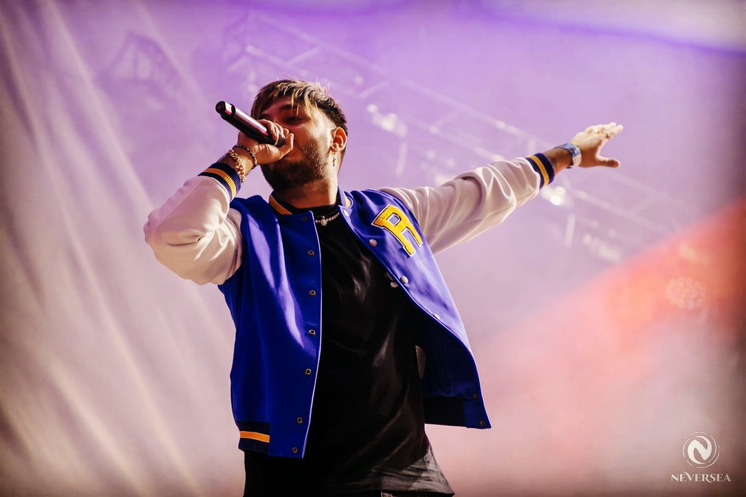 Connect-R l-a avertizat oe Johny de valul de hate pe care l-ar putea primi odată intrat în lumea muzicală / (Sursa: Instagram)