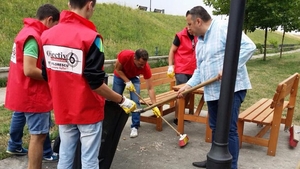 Veste buna pentru bucurestenii din sectorul 6! Stefan Florescu si voluntarii continua sa faca curatenie!