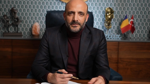 Efect alarmant după vindecarea de COVID-19. Părul începe să cadă, la 58 de zile de la contractarea virusului. Ce este de făcut?