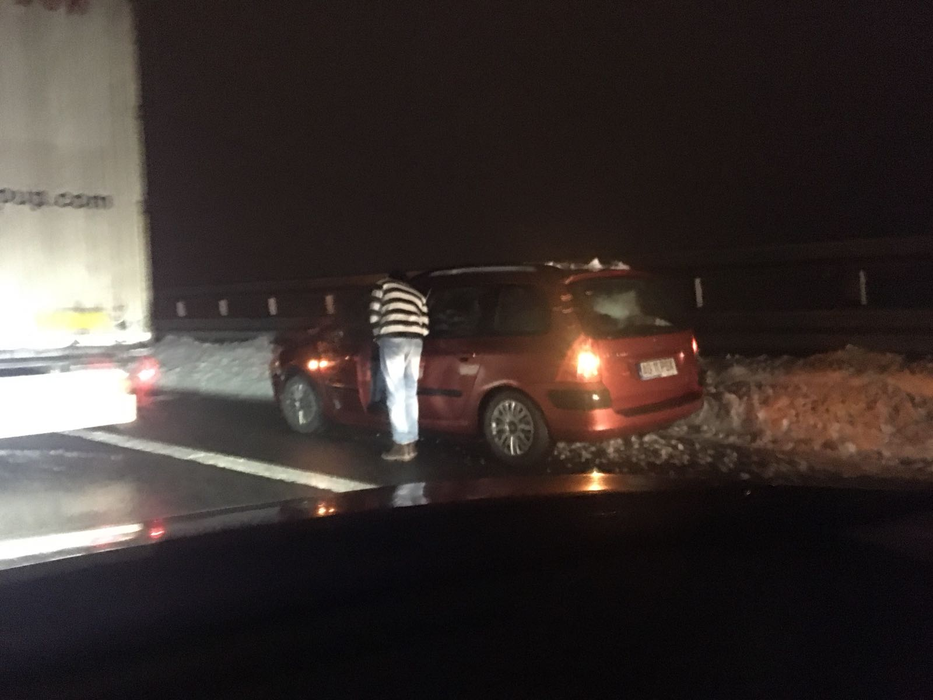Carambol pe autostrada București-Pitești, vineri seară. 12 mașini au fost implicate!