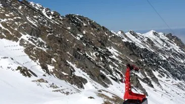 Aproape 40 de turisti au ramas blocati la Balea Lac din cauza vantului puternic!