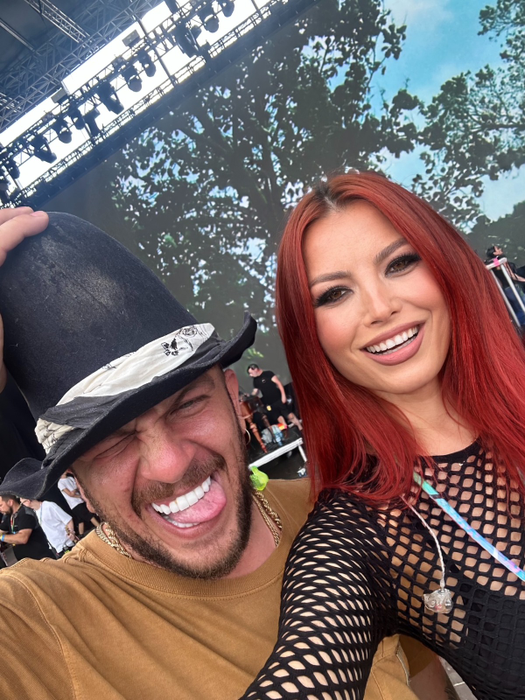 Elena Gheorghe, show de senzație la Electric Castle! Publicul a dansat și a cerut bis: “M-am bucurat enorm să văd publicul dansând în hore și cântând alături de noi”