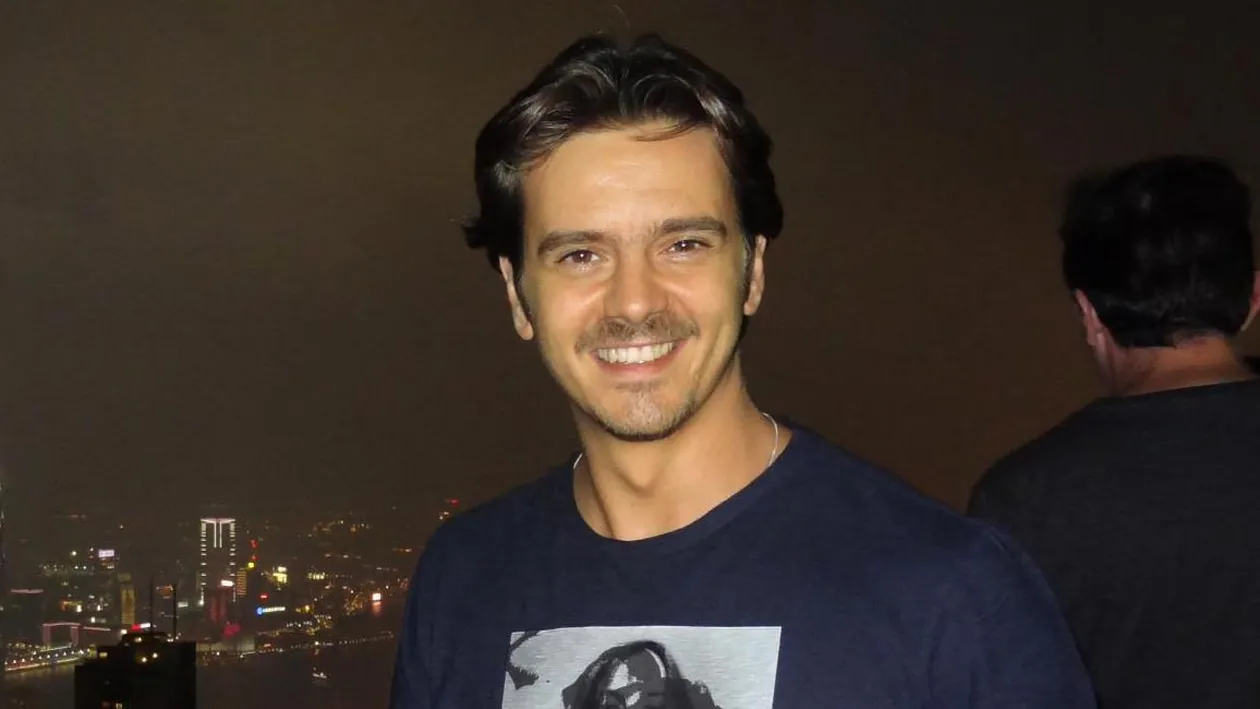 Nu ai fi crezut ca Mihai Petre ar face asta de ziua lui de nastere! Uite cum a petrecut