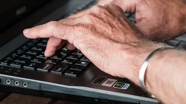 Un tânăr din Italia și-a pus capăt zilelor, după ce a aflat că iubita de pe Internet era un bărbat de 64 de ani. Ce s-a întâmplat cu individul care l-a înșelat