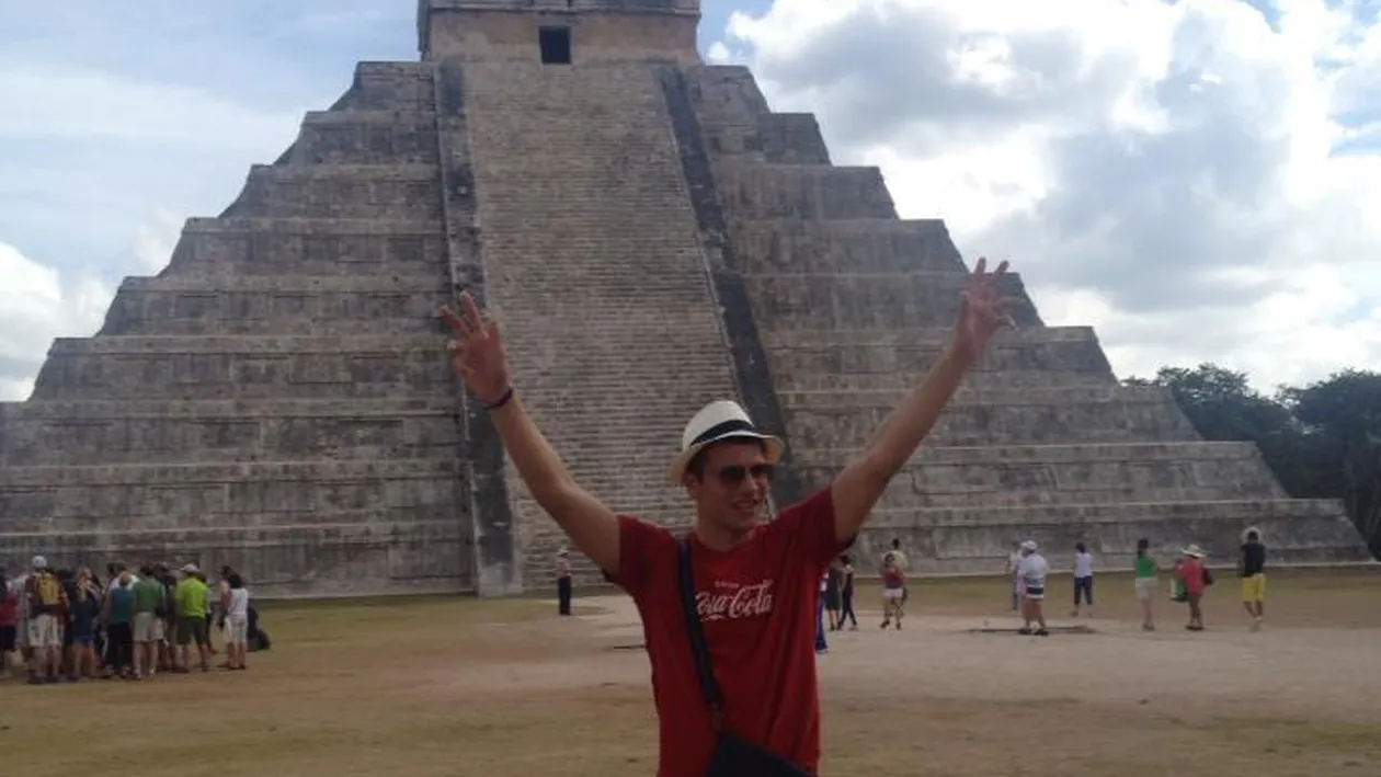 Incredibil! Cel mai bogat fotbalist roman a dat zeci de mii de euro pentru a se intalni cu mayasii!