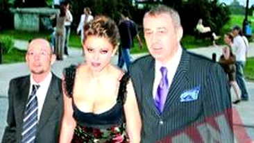 Incearca sa o recucereasca pe Rita la discoteca