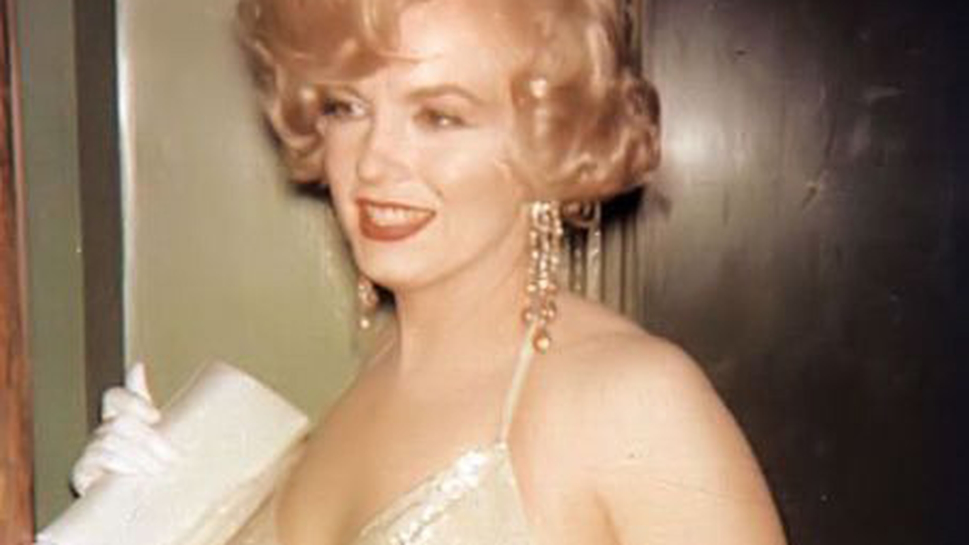 Rochia pe care MARILYN MONROE a purtat-o când i-a cântat lasciv preşedintelui KENNEDY, vândută cu aproape 5 milioane de dolari!