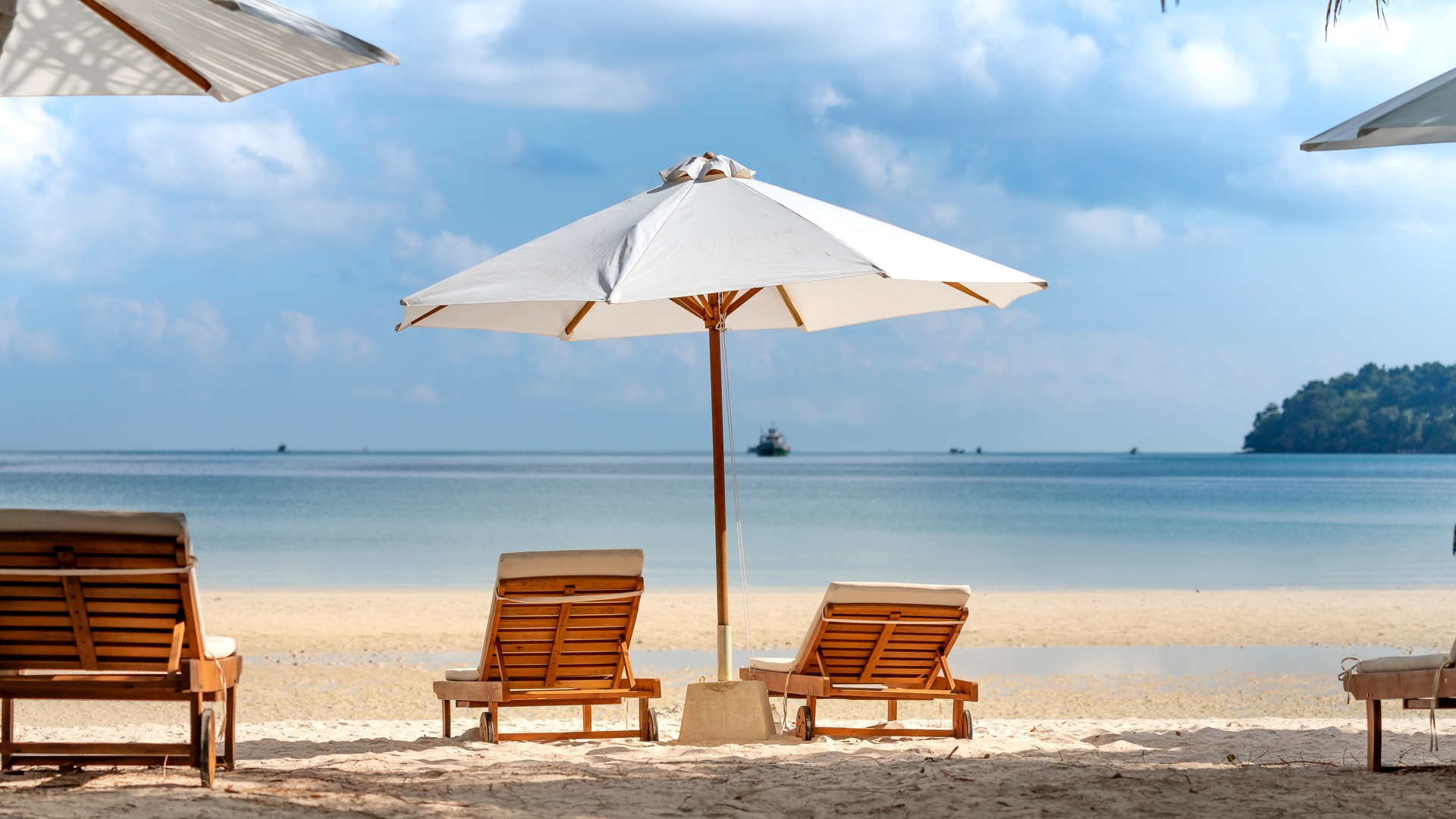 Care este prețul unui șezlong în stațiuni precum Mamaia, Costinești și Eforie