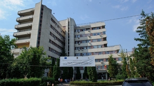 Poveste halucinantă la Iași. O femeie "plimbată" între medici a murit în fața porții unui spital