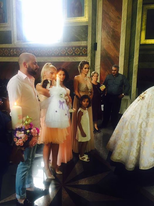 Petrecere de pomină în familia BIANCĂI ROMAN! I-a făcut botezul fetiţei, iar naşă a fost chiar NICOLETA GUŢĂ!