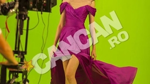 Mr. Pink a pus-o la munca! Monica Gabor a lucrat cu fotograful Angelinei Jolie pentru o reclama de 1.000.000 de dolari