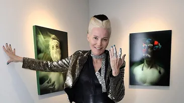 Ea este cea mai excentrică aristocrată din lume! A picat la picioarele iubitului de pe pantofii ei de 10.000 de lire