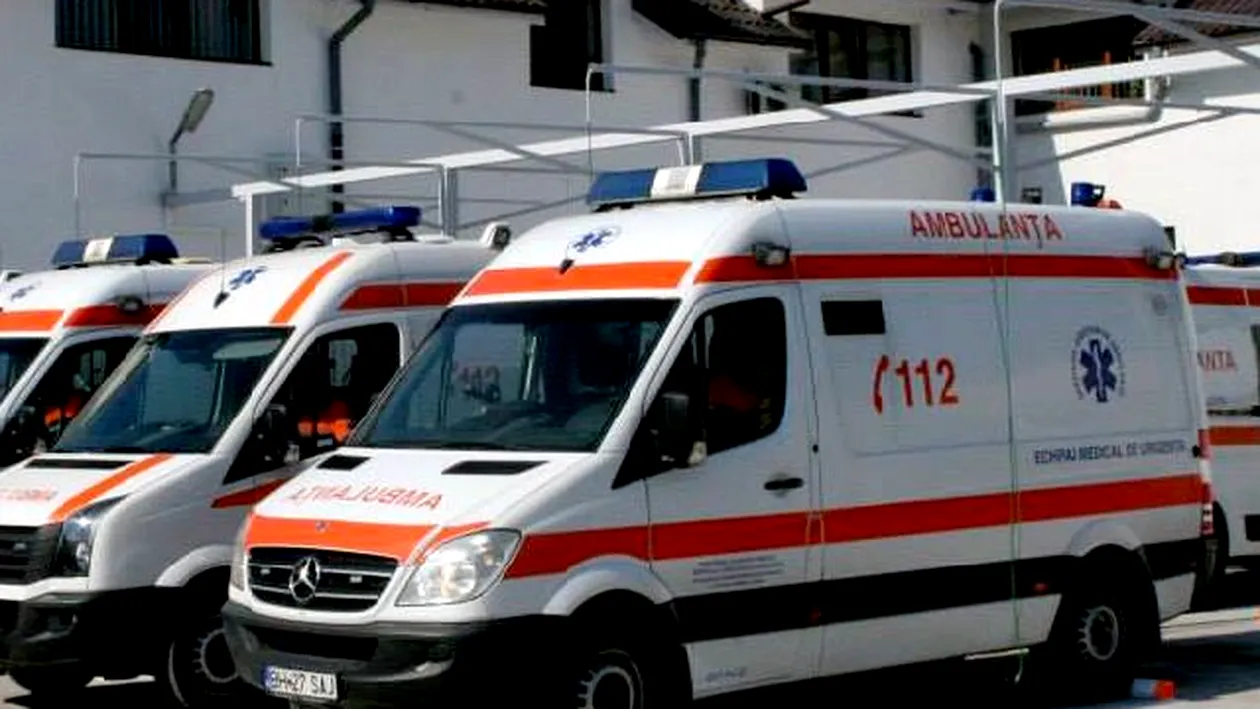 Doi tineri din Gorj au ajuns la spital după ce au fost loviți de un camion. Șoferul a fugit de la locul accidentului