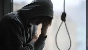 Izolat de familie în podul casei de teama coronavirusului, un tânăr din Maramureș a vrut să se sinucidă