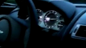 VIDEO Record pe autostrada! A zburat cu 300 km/h cu un Aston Martin! Afla de ce ii poate fi confiscat bolidul!