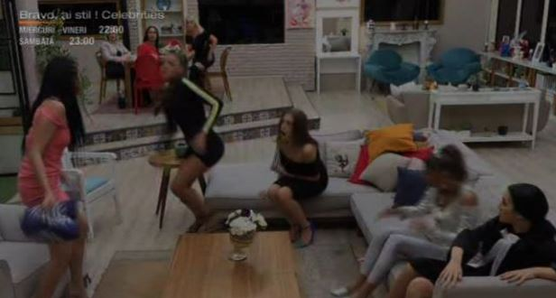 Scandal la “Puterea Dragostei”. Manuela și Roxana, la un pas de bătaie după ce s-au jignit reciproc. “Fată, tu…” De unde a pornit totul