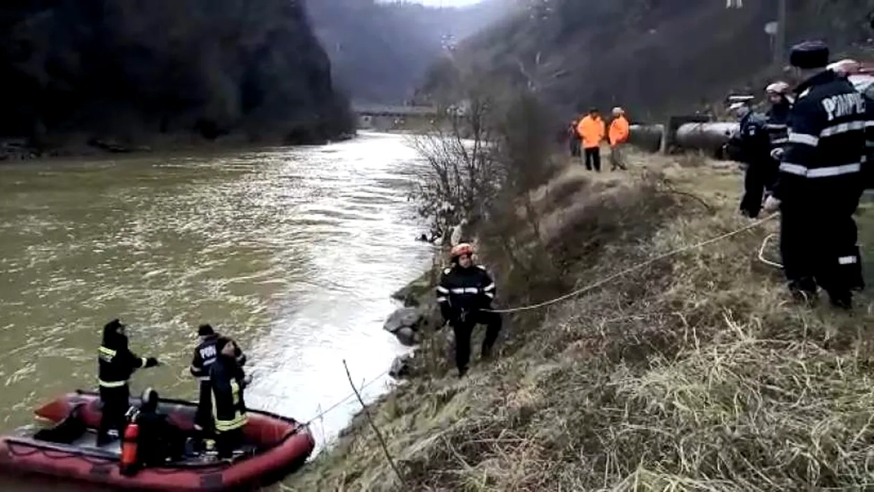 Desfășurare de forțe pe râul Olt, pentru salvarea unui bărbat. Din păcate autoritățile...