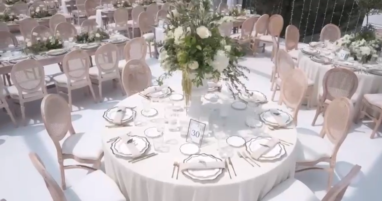 Cum a fost amenajat localul pentru nunta fiicei lui Gheorghe Hagi. Luxul este la el acasă! Kira Hagi şi Thomas Ferfelis petrec într-un cadru de vis cu 500 de invitaţi