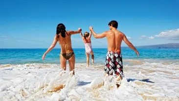 Te poți infecta cu noul coronavirus de la nisipul de pe plajă sau din apa mării? Anunțul făcut de specialiști