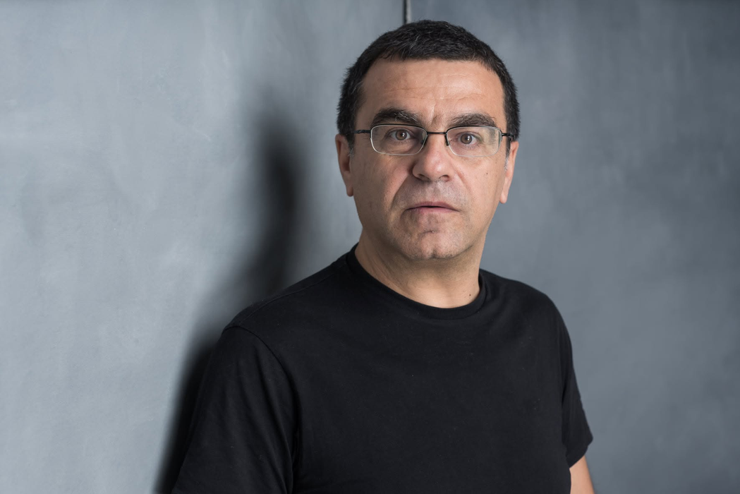 Cine era bruneta focoasă pe care Mihai Mărgineanu o săruta în centrul vechi. Artistul a dezvăluit identitatea misterioasei femei