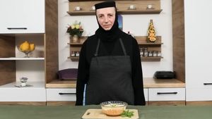 Maica Alexandra de la Mănăstirea Chiroiu dezvăluie salata de post cremoasă și aromată din morcovi și nucă