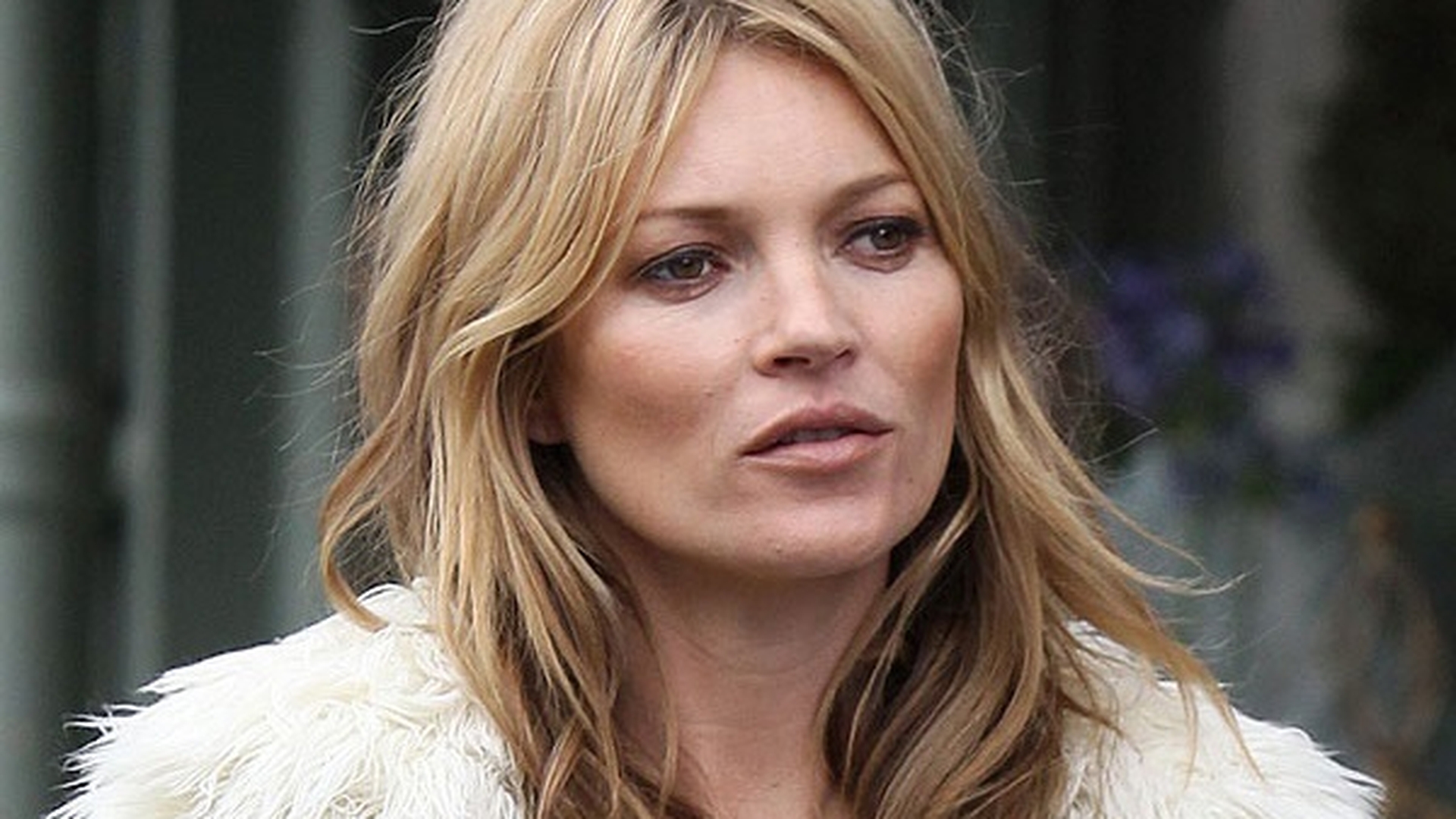 Fiica manechinului KATE MOSS îi calcă pe urmele mamei sale! Aşa şi-a făcut adolescenta debutul în lumea modei