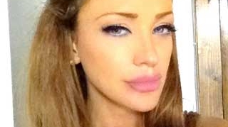 Bianca Dragusanu si-a recuperat telefonul! Santajata cu filme compromitatoare aflate in memoria aparatului!