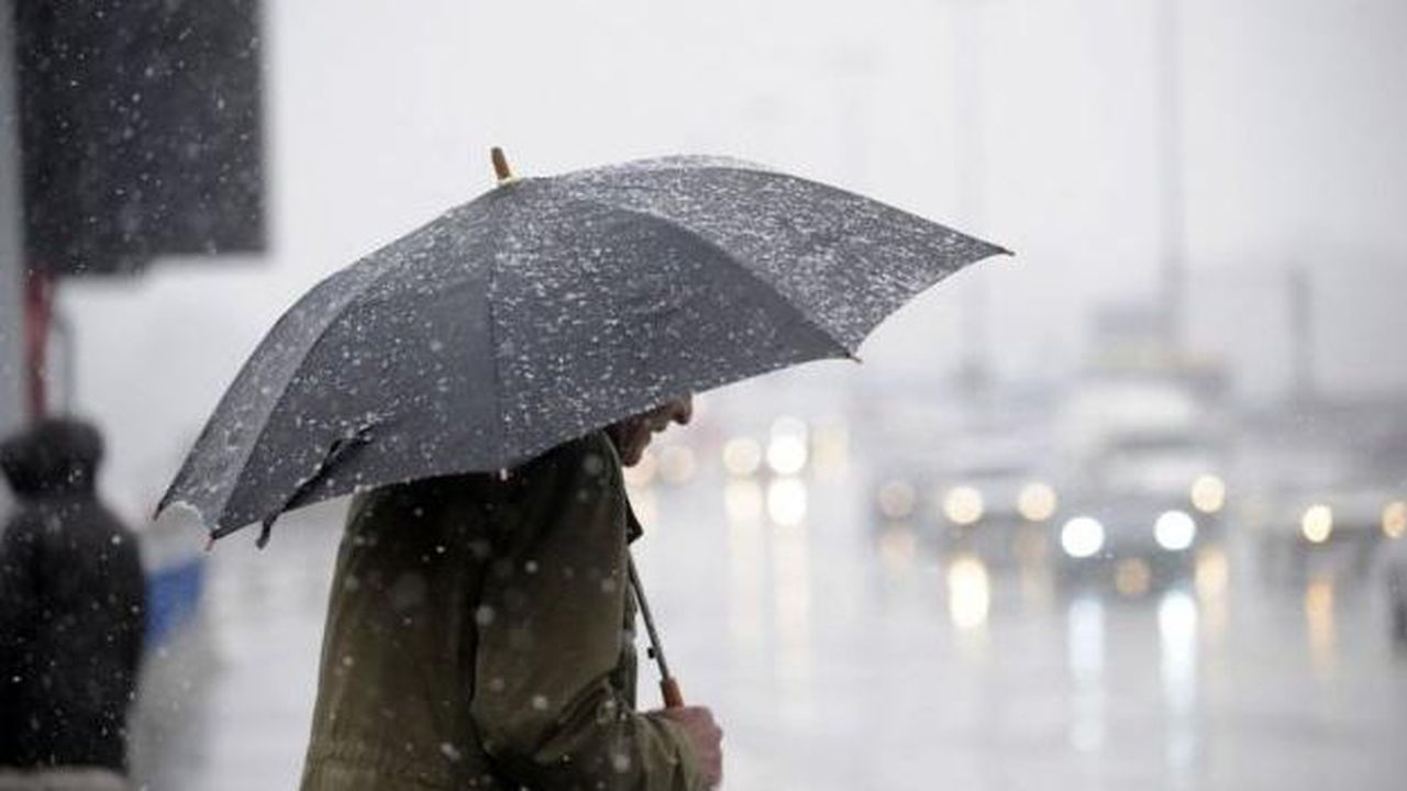 Avertizare ANM! Precipitații și intensificări ale vântului în mai multe zone din țară. La munte se înregistrează ninsori abundente