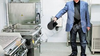 Mitica Dragomir, de la DNA in inspectie la noul sau restaurant: "O sa am cel mai bun meniu"