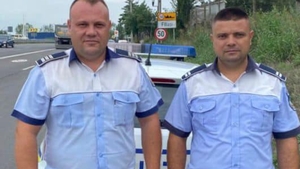 Gestul făcut de doi agenți de Poliție din Filiași a impresionat pe toată lumea. Au salvat viața unui bebeluș