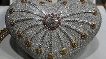 Are peste 4.500 de diamante! Vezi cea mai scumpa poseta din lume!
