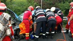 Trafic blocat pe DN1 Braşov - Sibiu din cauza unui accident cu trei victime
