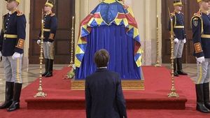 Anunţul făcut de Familia Regală cu privire la liceanul care a înghenuncheat în faţa catafalcului Regelui Mihai I la Sala Tronului