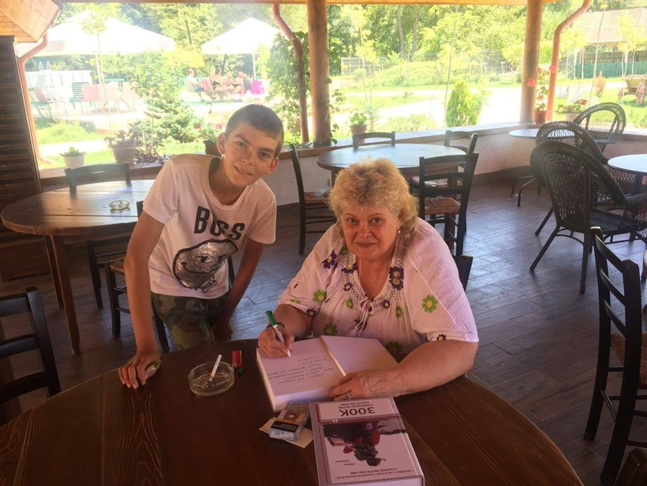 Mariea Crâșmaru a scris o carte despre experiențele sale în jurul lumii