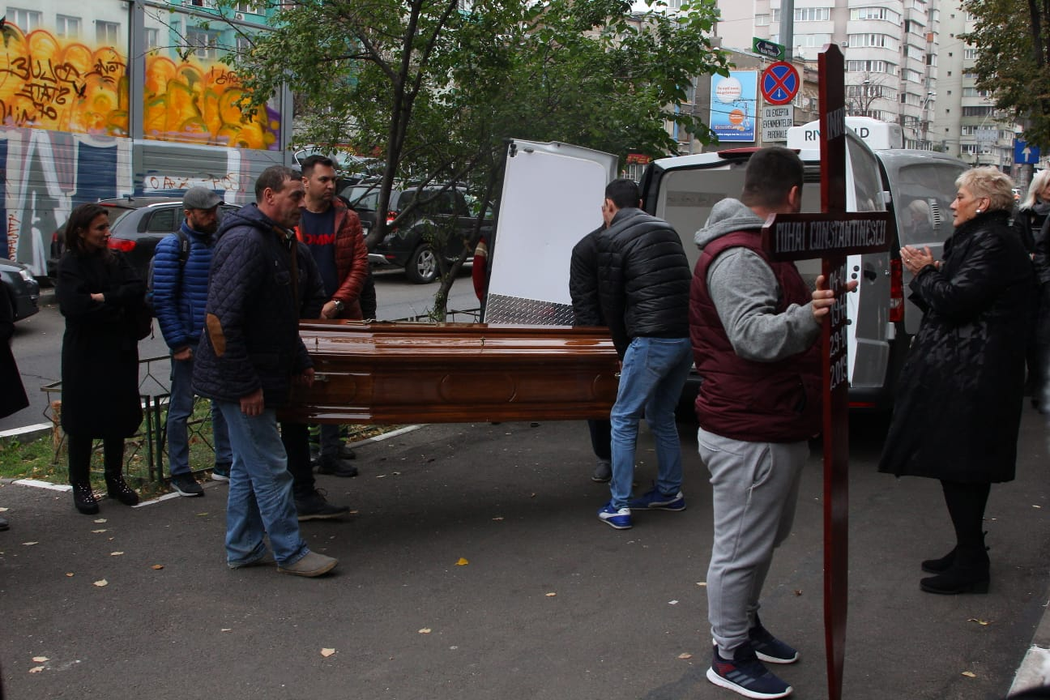 Mihai Constantinescu, depus la biserica ”Sfânta Parascheva” GALERIE FOTO