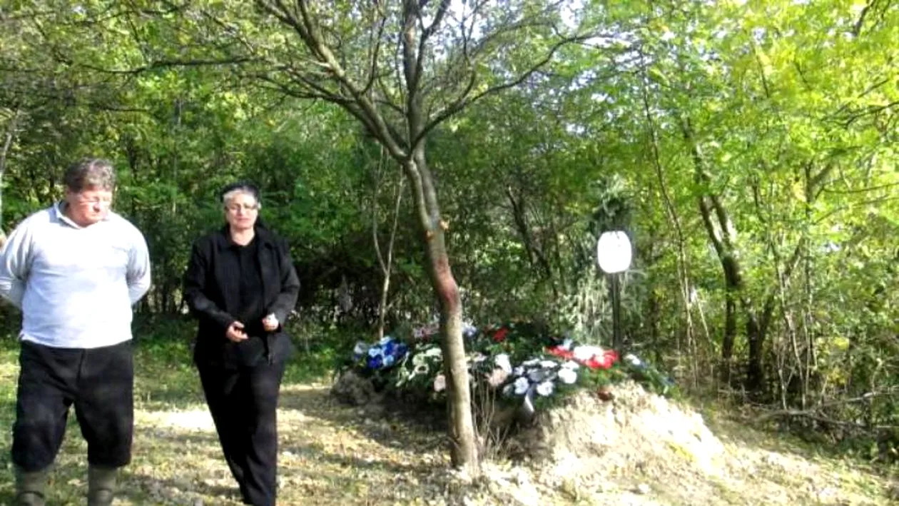 Caz revoltător în Sălaj. O bătrână a fost îngropată în spatele casei după un conflict cu preotul
