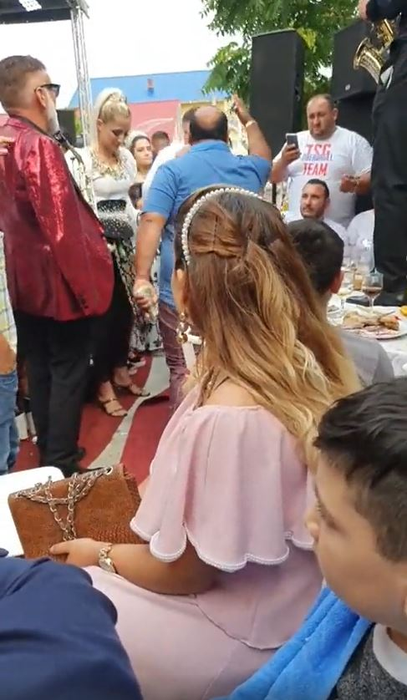Nicolae Guță și Armin Nicoară, în mijlocul invitaților la o nuntă în Potcoava unde nu s-a ținut cont de nicio măsură împotriva noului coronavirus. S-au dat amenzi de 125.000 de lei